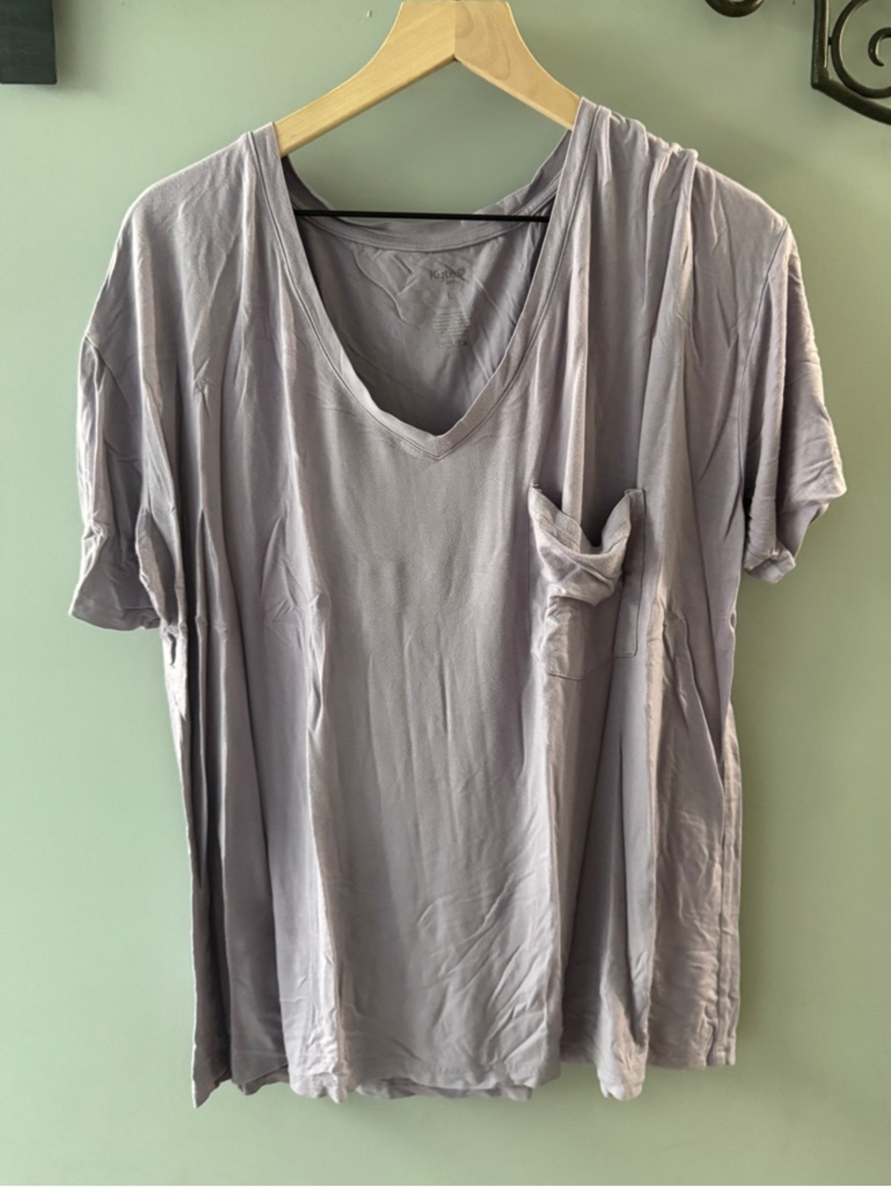 Kyte Light Lavender V-Neck Pocket Tee